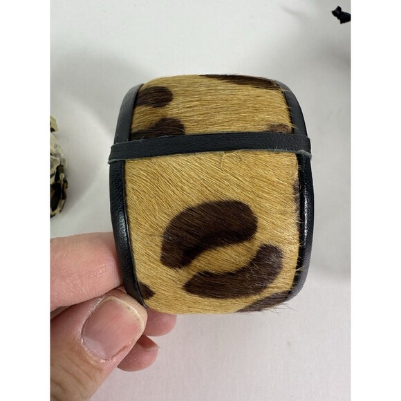 Clever Carriage Wristband Cow Hide Leather Bangle Slip On - Picture 3 of 11